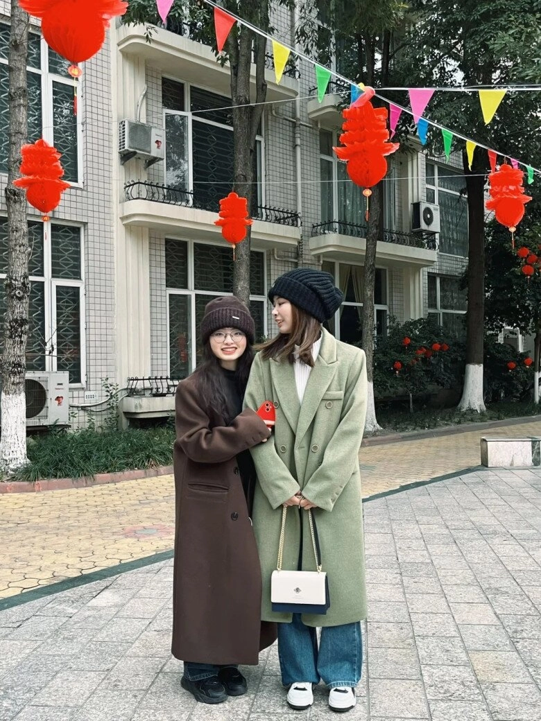 Hội nấm lùn đừng mặc áo khoác dài thay bằng 4 kiểu áo khoác dáng ngắn ngày vừa sành điệu vừa hack chiều cao