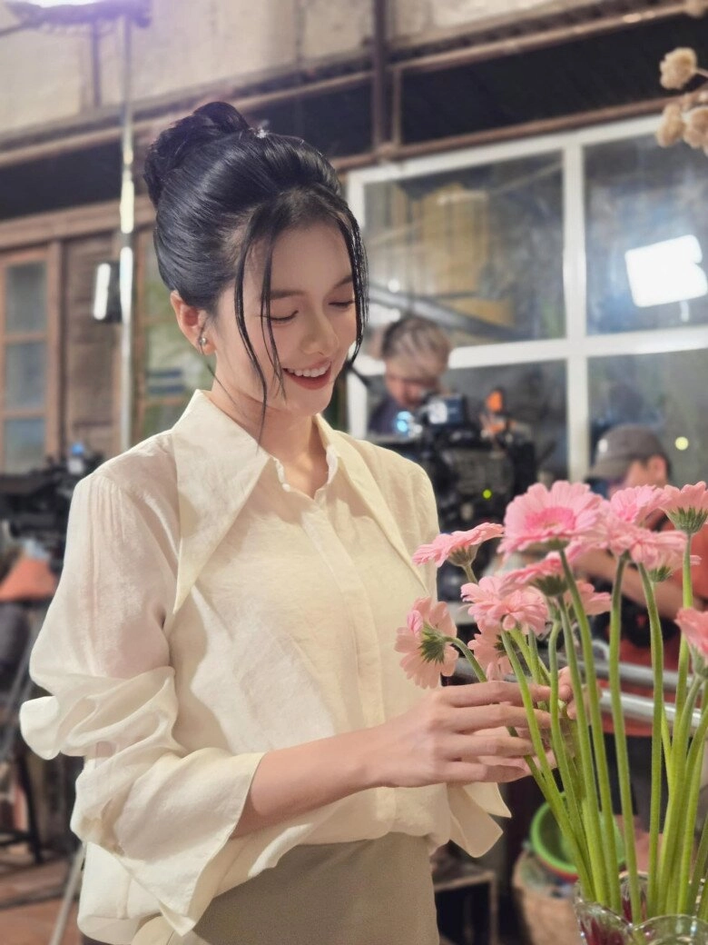 Hot girl đắk lắk liên tục chiếm sóng màn ảnh vtv đã có nhan sắc rực rỡ còn ăn mặc đẹp miễn chê