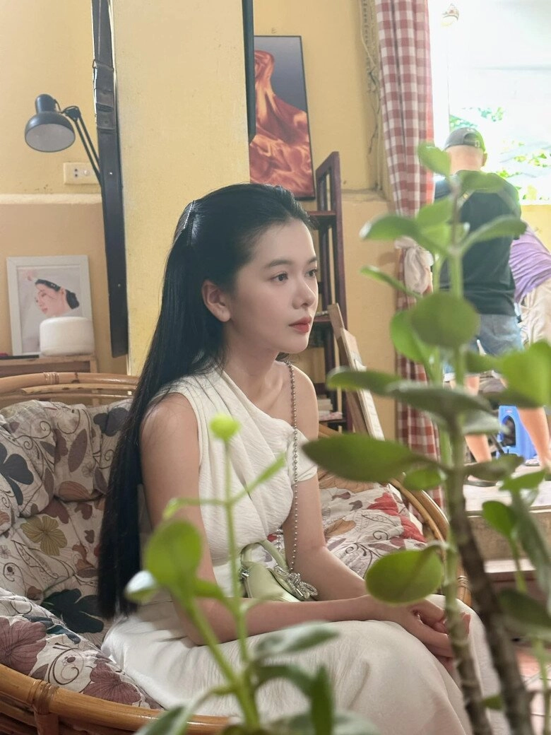 Hot girl đắk lắk liên tục chiếm sóng màn ảnh vtv đã có nhan sắc rực rỡ còn ăn mặc đẹp miễn chê