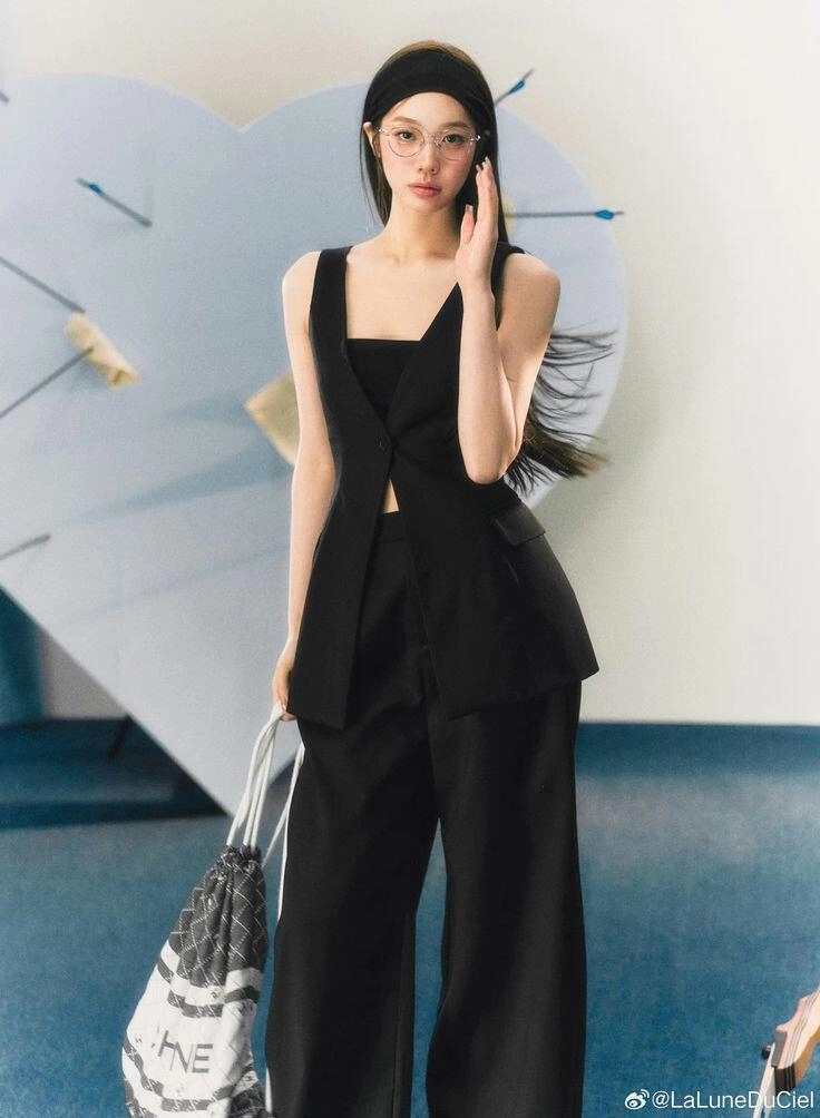 Kiểu quần kéo chân được dàn sao mặc đi ăn cưới không cần hở hang vẫn nổi bần bật