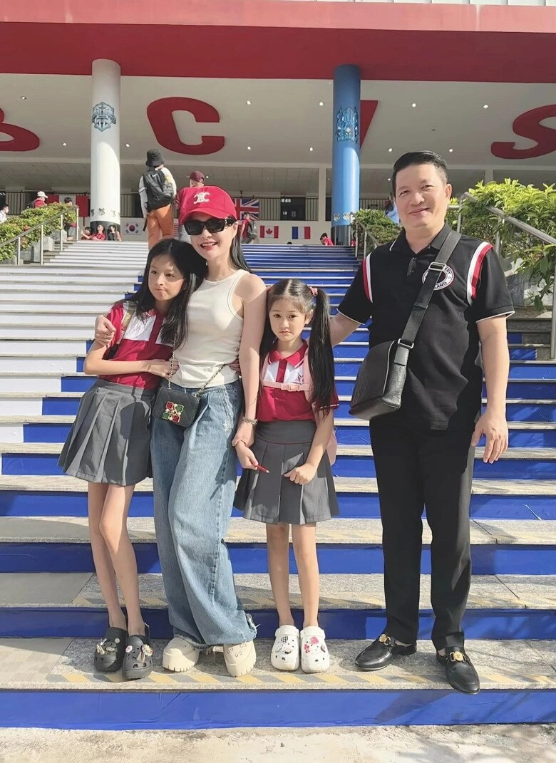 Là minh tinh mặc đẹp có tiếng angela baby đến trường đón con ăn mặc thua xa các mỹ nhân việt