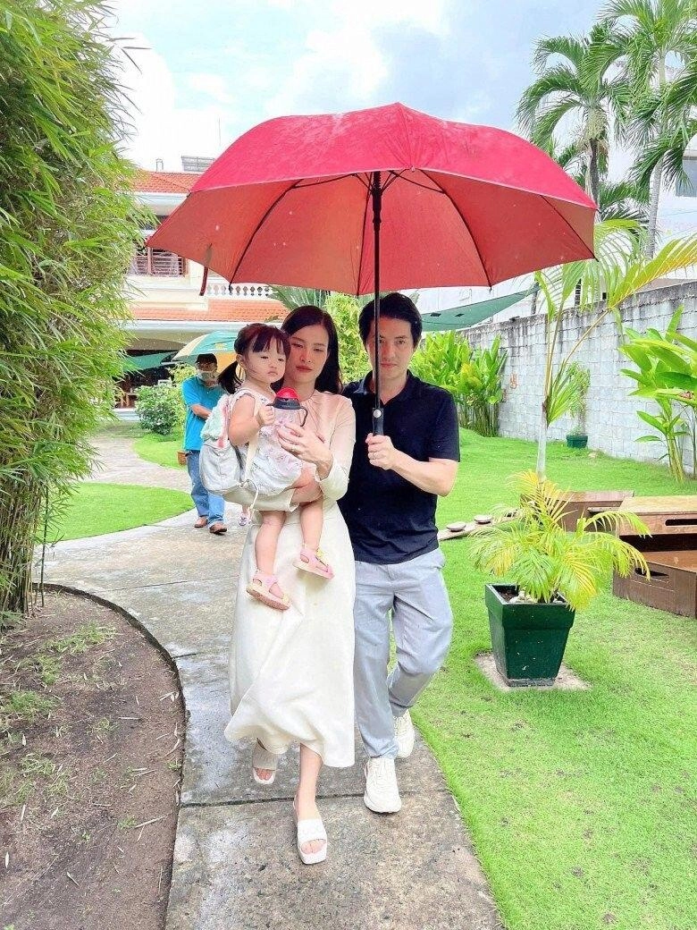 Là minh tinh mặc đẹp có tiếng angela baby đến trường đón con ăn mặc thua xa các mỹ nhân việt