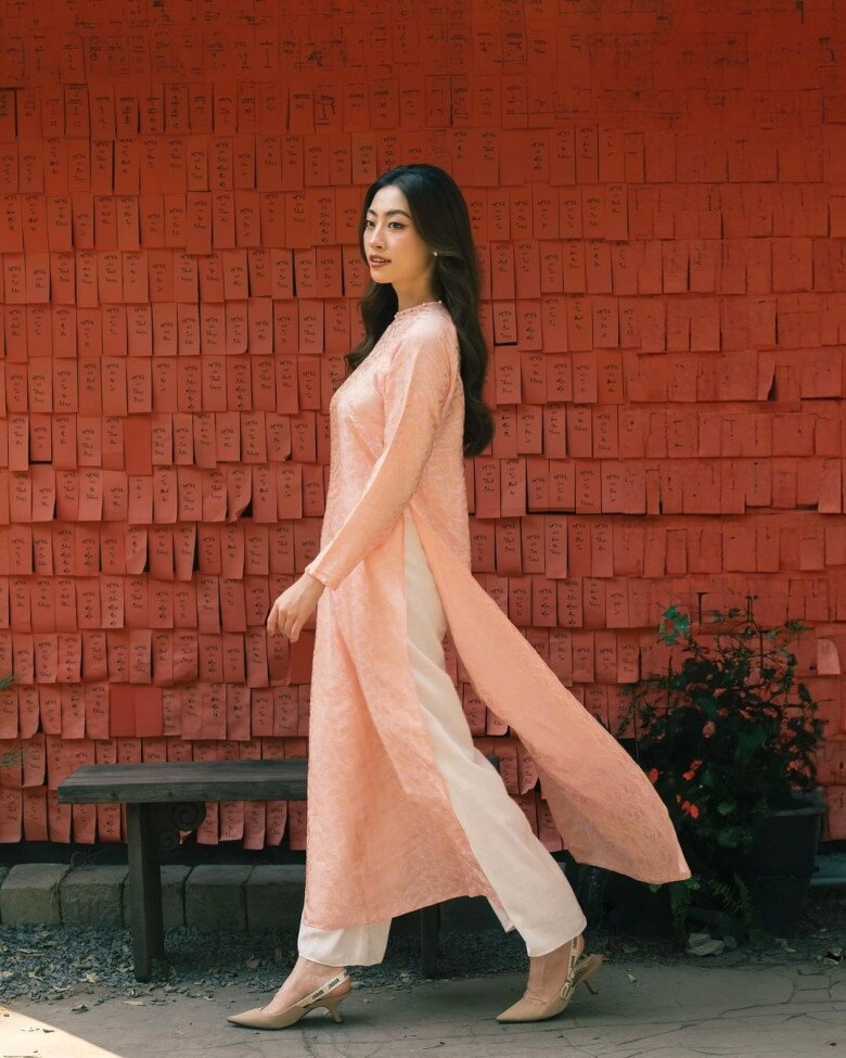 Mặc áo dài nên mang giày gì 6 đôi giày đẹp tôn dáng xinh cho hội chị em xúng xính áo dài