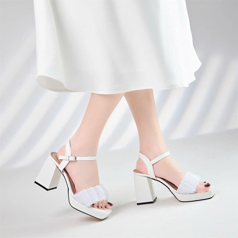 Mặc áo dài nên mang giày gì 6 đôi giày đẹp tôn dáng xinh cho hội chị em xúng xính áo dài