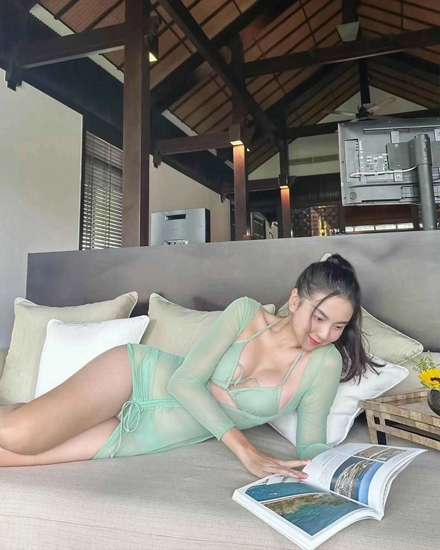 Mai ngọc chăm diện áo tắm tôn triệt để vóc dáng