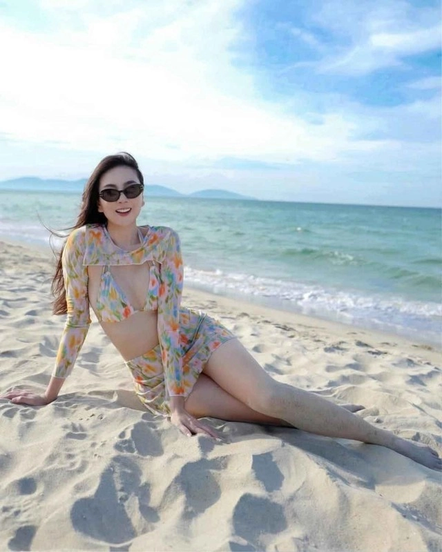 Mai ngọc chăm diện áo tắm tôn triệt để vóc dáng