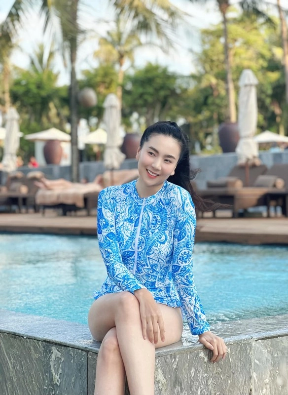 Mai ngọc chăm diện áo tắm tôn triệt để vóc dáng