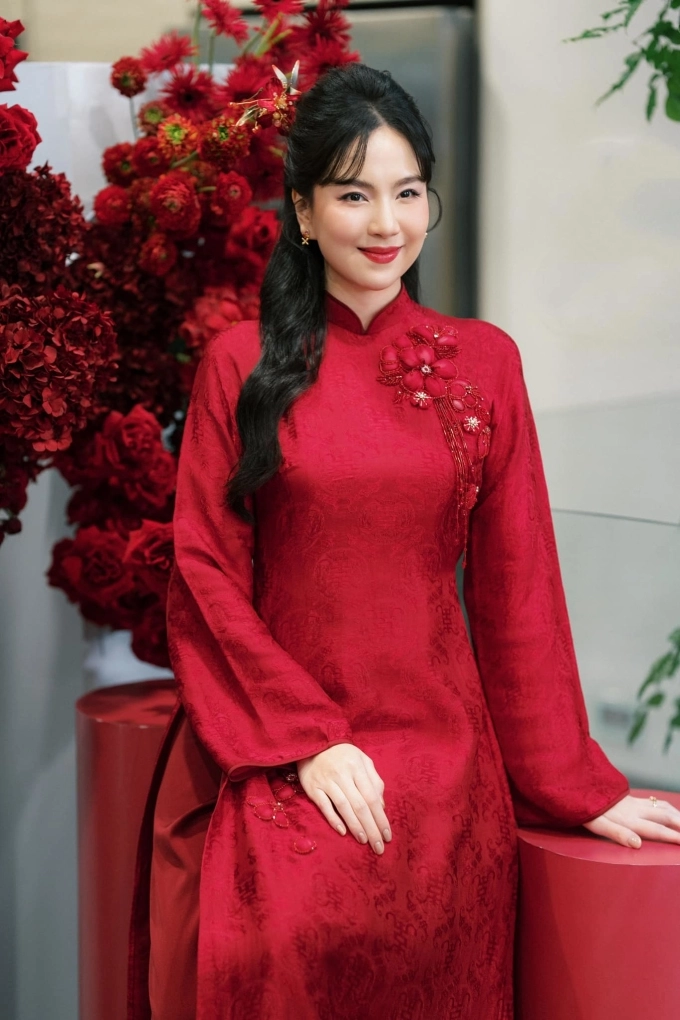 Mai ngọc may 25 bộ áo dài cưới giá gần 300 triệu đồng cho hôn lễ hào môn