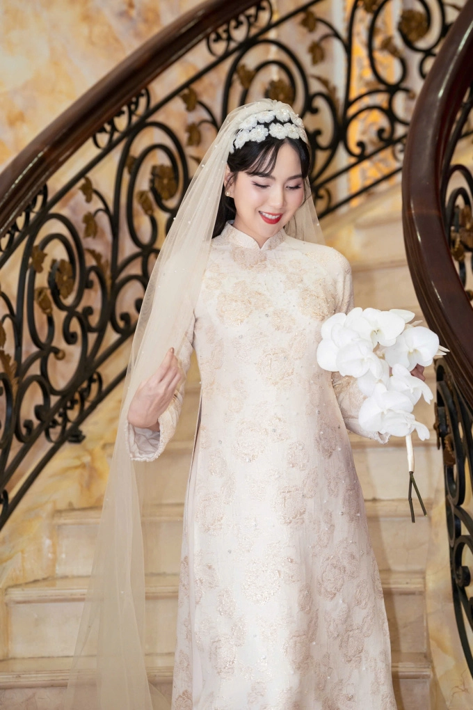 Mai ngọc may 25 bộ áo dài cưới giá gần 300 triệu đồng cho hôn lễ hào môn