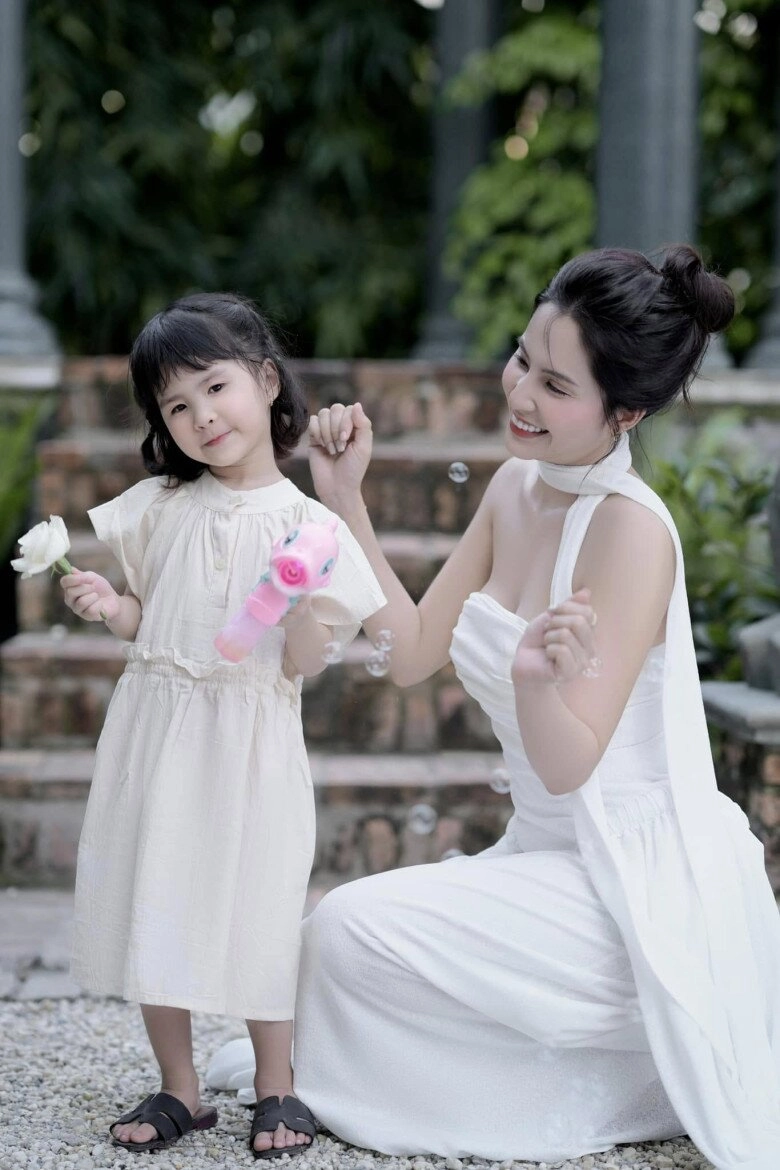 Mẹ đơn thân thiên ân có body siêu nét chuộng phong cách quyến rũ nhưng nói không với hàng hiệu