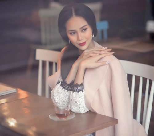 Minh chứng cho thấy sella trương mặc đẹp không thể chê ngay sau khi đăng quang