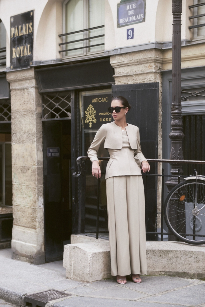 Mix đồ công sở hiện đại như các quý cô paris