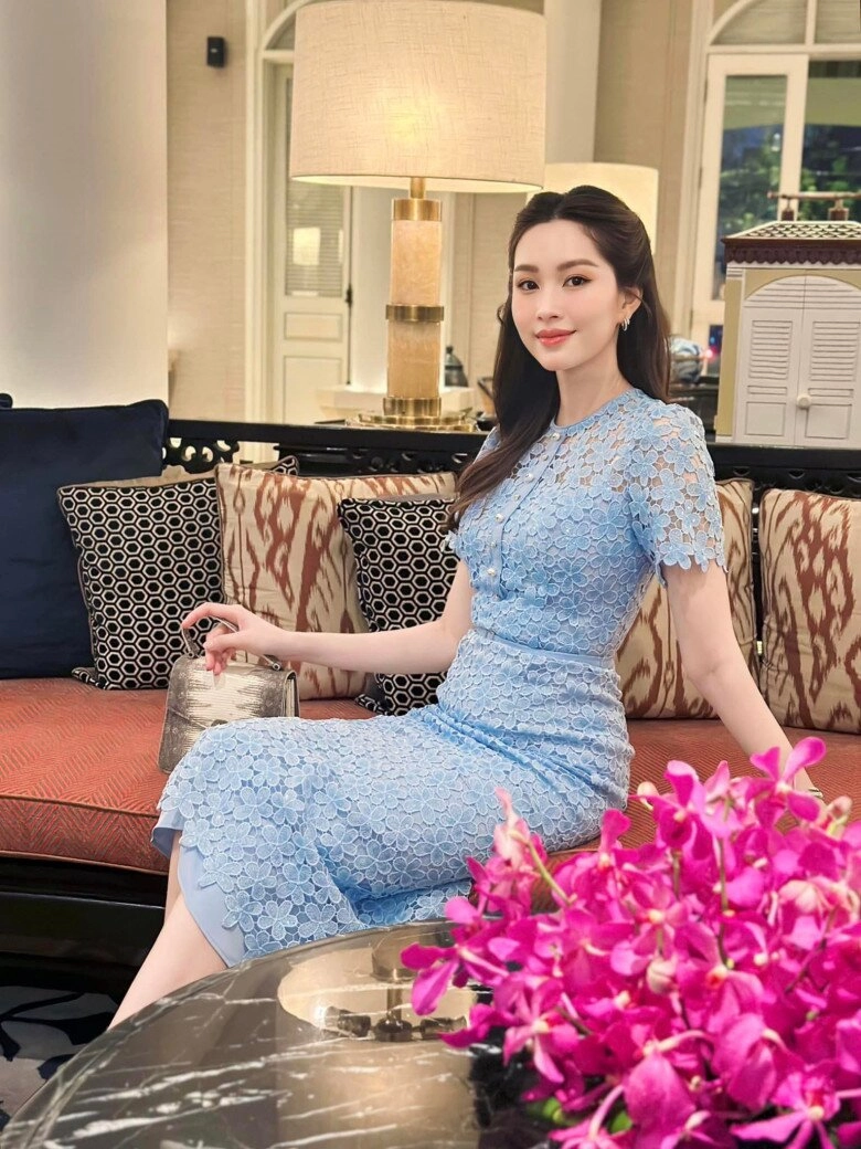 Một kiểu váy 10 năm qua đặng thu thảo luôn ứng dụng sang chảnh không lỗi thời giá cả thì phải chăng