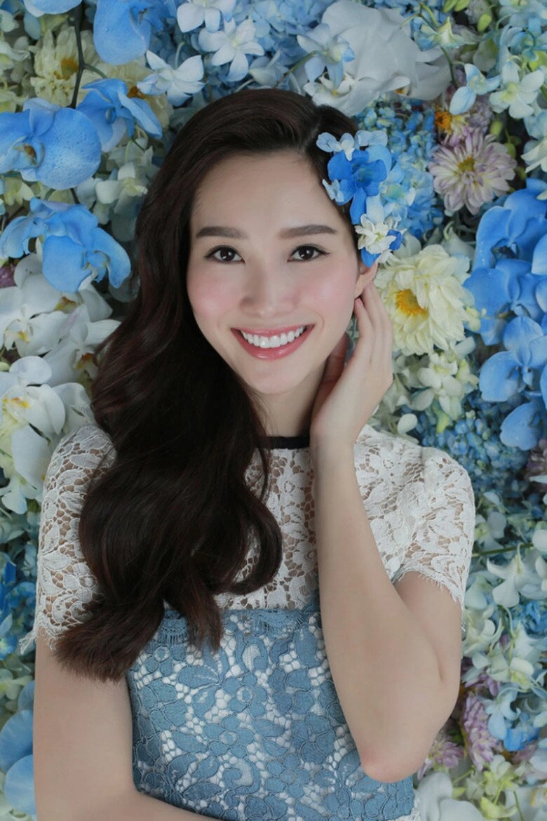 Một kiểu váy 10 năm qua đặng thu thảo luôn ứng dụng sang chảnh không lỗi thời giá cả thì phải chăng