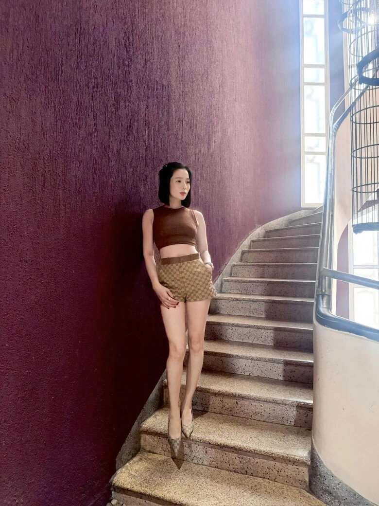 Một ngôi sao 40 đam mê style ăn mặc như siêu nhân muốn diện đồ bó chẽn đến năm 70 tuổi