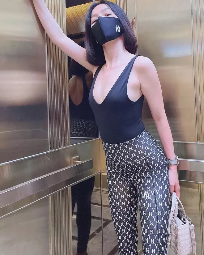 Một ngôi sao 40 đam mê style ăn mặc như siêu nhân muốn diện đồ bó chẽn đến năm 70 tuổi