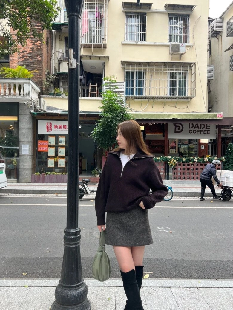Mùa đông năm nay có một kiểu áo len không gây to ngang ai mặc vào cũng thon thả và giảm đến 5 tuổi