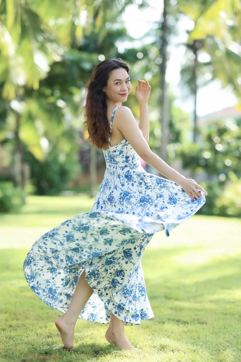 Mỹ tâm tuổi 43 đi diễn trời rét mặc gợi cảm khoe eo thon chân dài