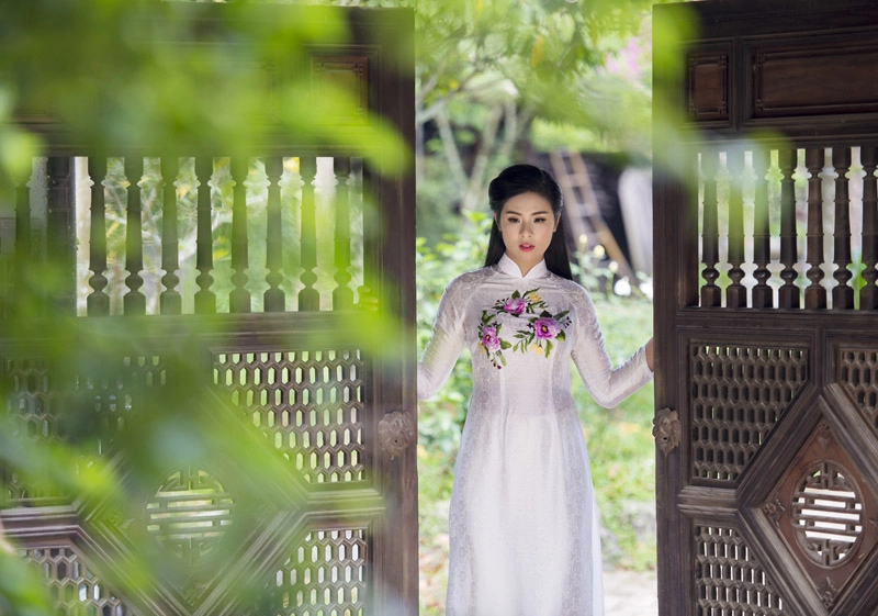 Ngọc hân ngày càng xứng danh hoa hậu mặc áo dài đẹp nhất