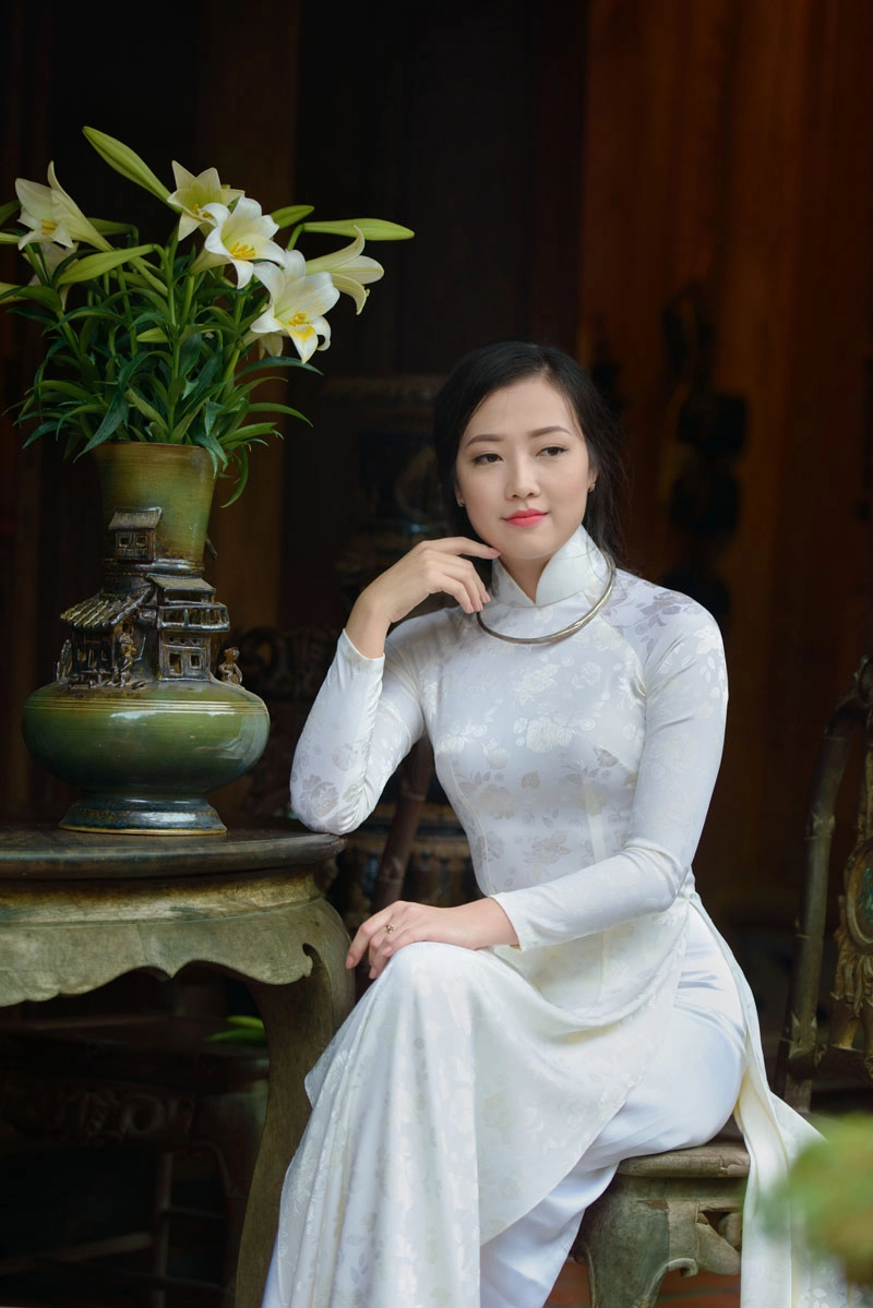 Người đàn ông giữ hồn cho áo dài việt không cưỡng lại được nên phải chụp thôi