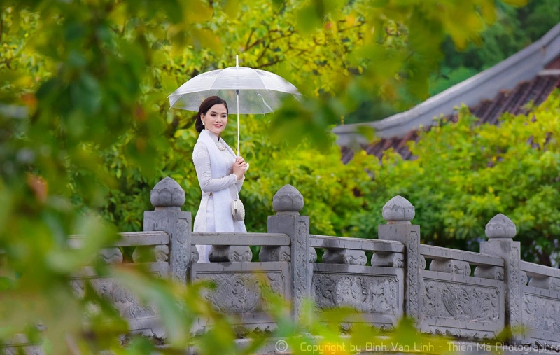 Người đàn ông giữ hồn cho áo dài việt không cưỡng lại được nên phải chụp thôi