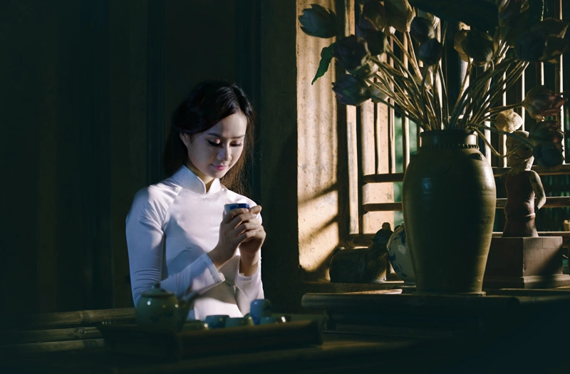Người đàn ông giữ hồn cho áo dài việt không cưỡng lại được nên phải chụp thôi