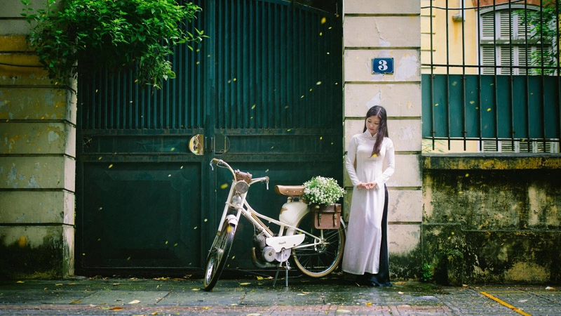 Người đàn ông giữ hồn cho áo dài việt không cưỡng lại được nên phải chụp thôi