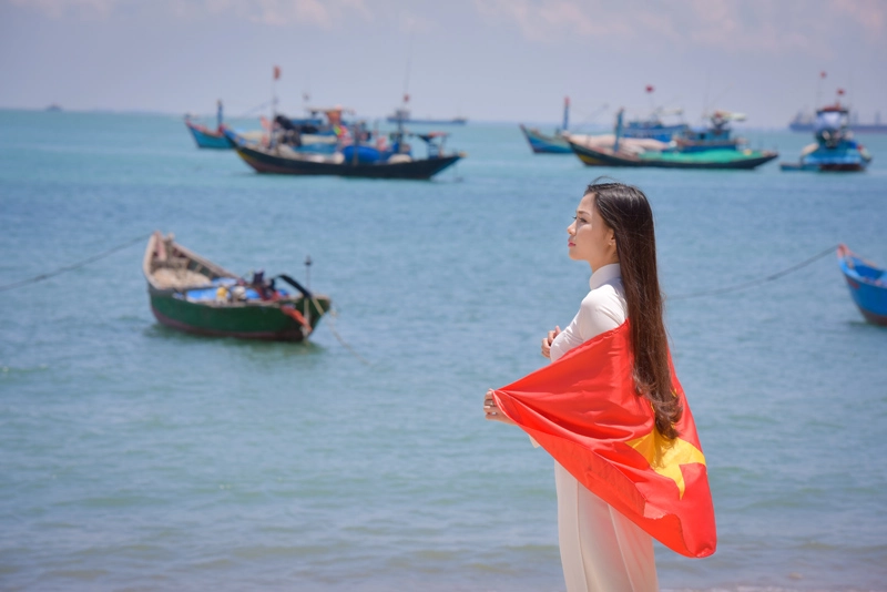 Người đàn ông giữ hồn cho áo dài việt không cưỡng lại được nên phải chụp thôi