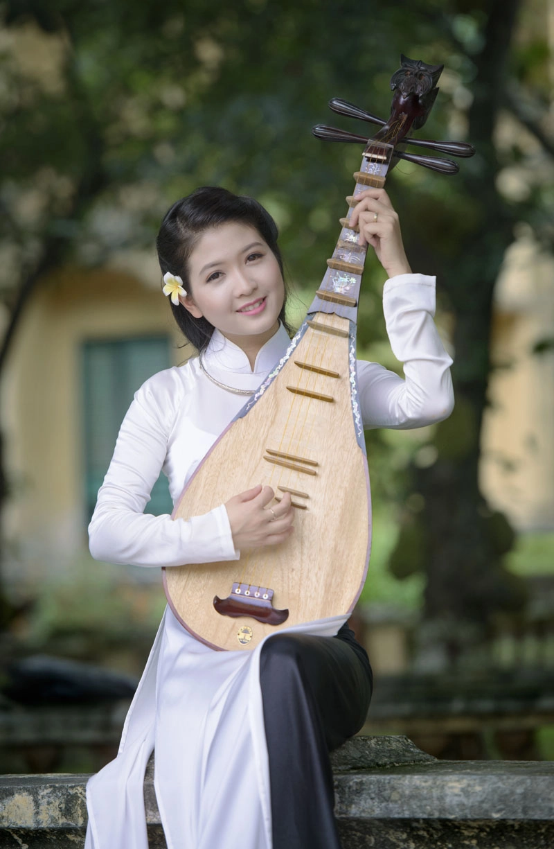 Người đàn ông giữ hồn cho áo dài việt không cưỡng lại được nên phải chụp thôi