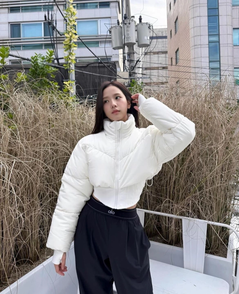 Những kiểu áo khoác top trending cho mùa đông được blackpink lăng xê