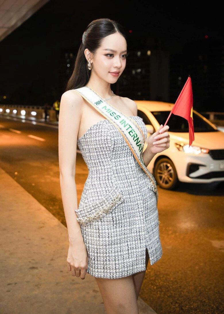 Ntk lê thanh hoà stylist phong trương chia sẻ về chiếc đầm dạ hội giúp thanh thuỷ làm nên lịch sử nhan sắc việt
