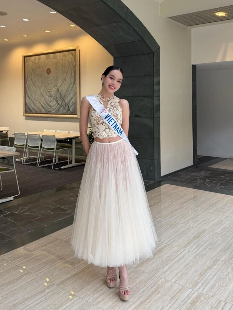 Ntk lê thanh hoà stylist phong trương chia sẻ về chiếc đầm dạ hội giúp thanh thuỷ làm nên lịch sử nhan sắc việt