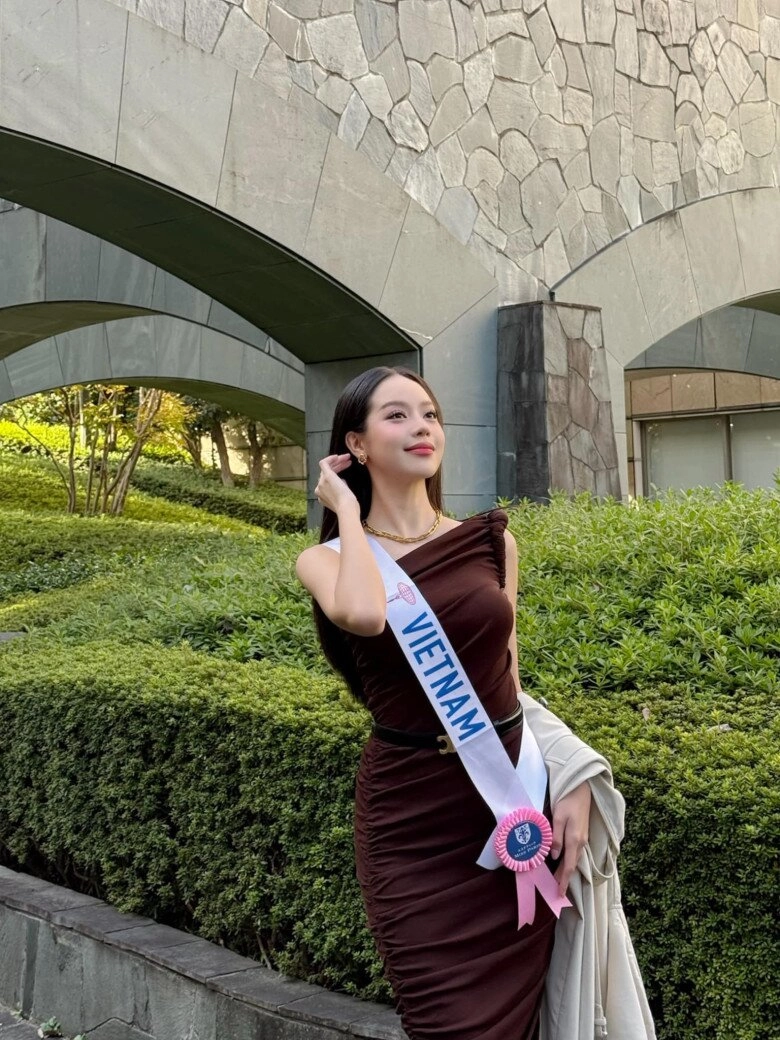 Ntk lê thanh hoà stylist phong trương chia sẻ về chiếc đầm dạ hội giúp thanh thuỷ làm nên lịch sử nhan sắc việt