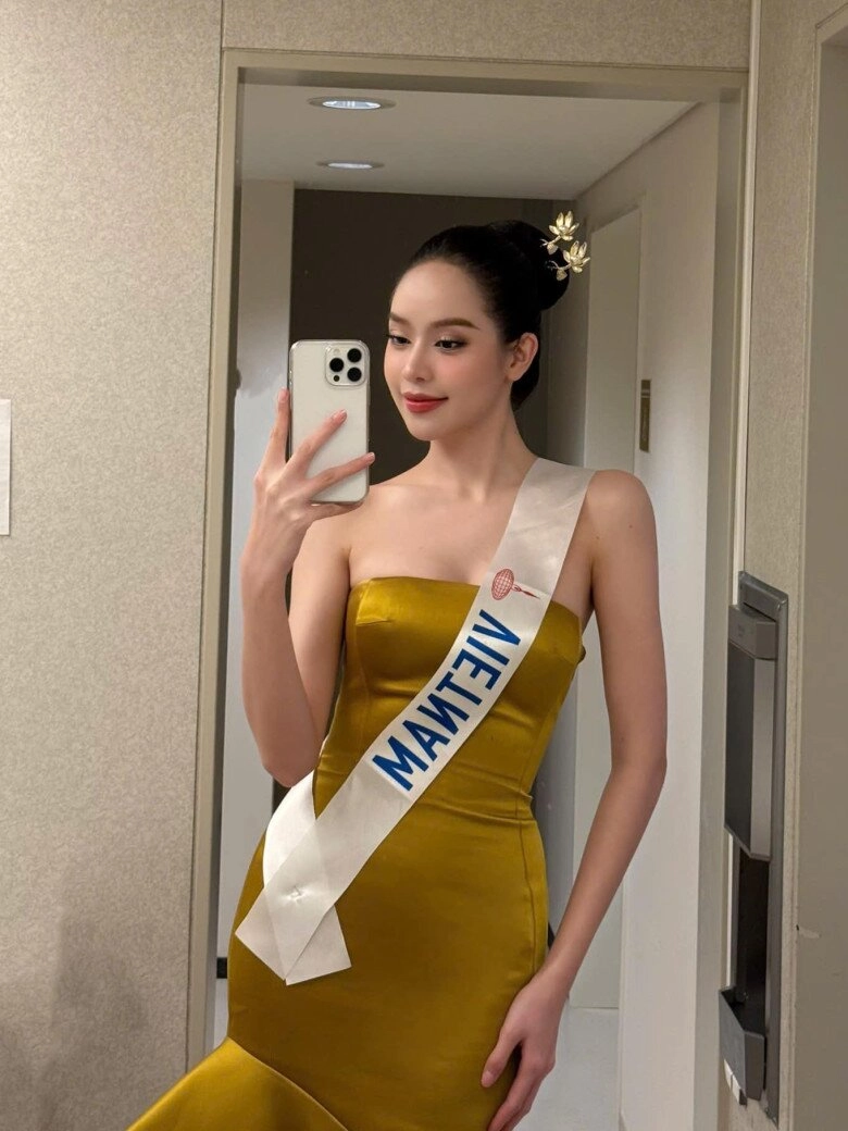 Ntk lê thanh hoà stylist phong trương chia sẻ về chiếc đầm dạ hội giúp thanh thuỷ làm nên lịch sử nhan sắc việt