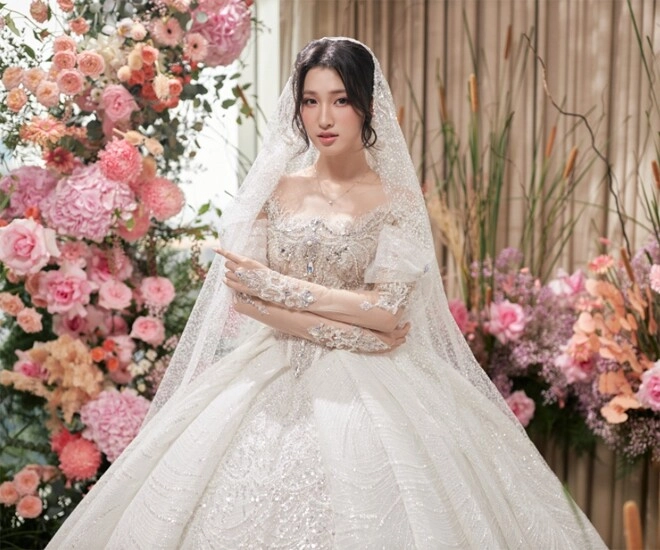 Phương nhi - lương thùy linh có style đối lập người mặc hở phải xin lỗi mẹ người style ngọt ngào chuẩn dâu hào môn