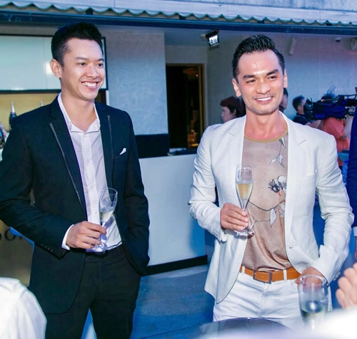 Siêu mẫu hồ đức vĩnh đốn tim phái đẹp với vest và kính hàng hiệu