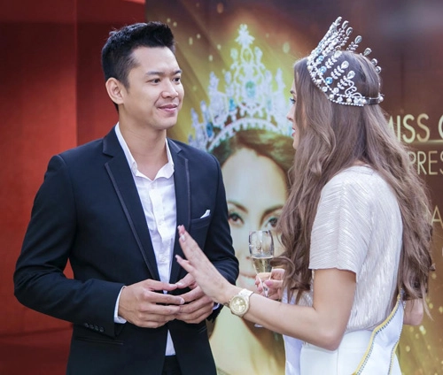 Siêu mẫu hồ đức vĩnh đốn tim phái đẹp với vest và kính hàng hiệu
