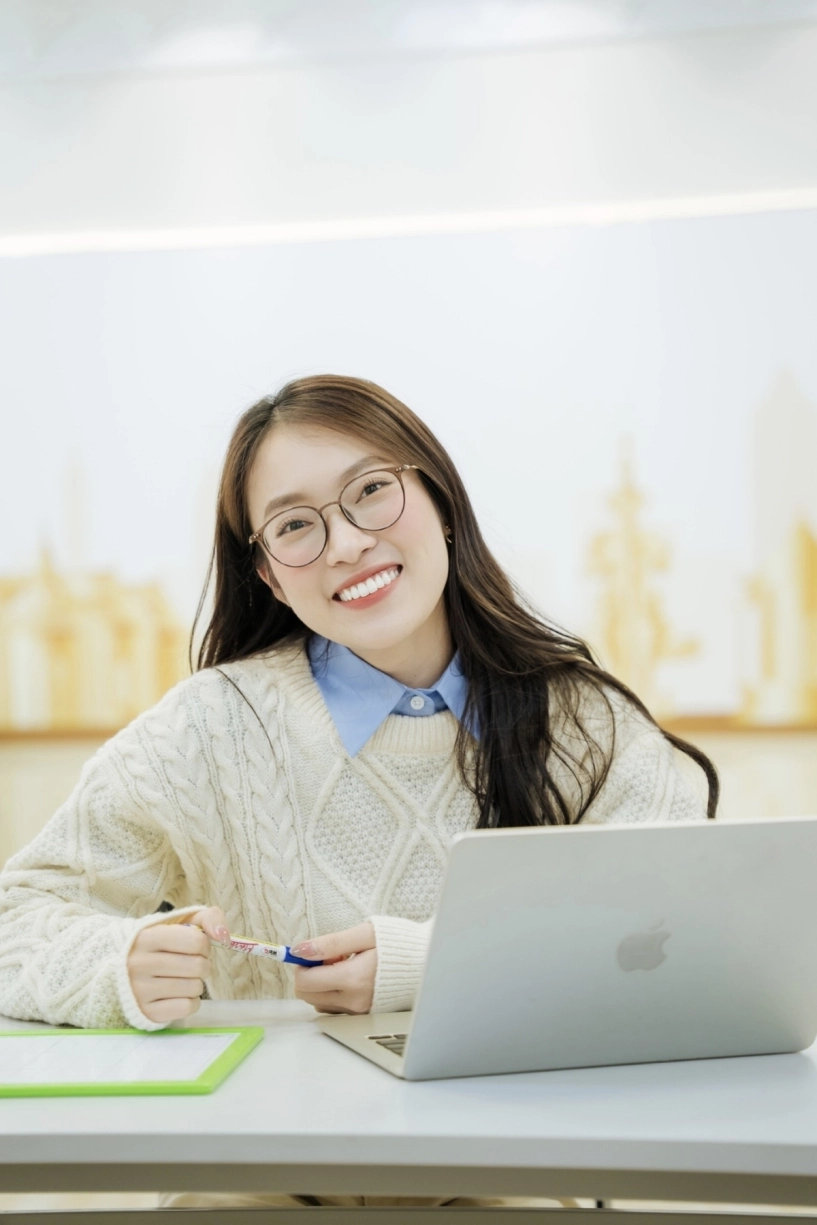 Sở thích diện sơ mi của mc khánh vy