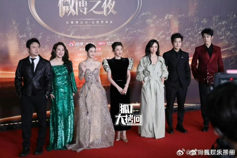Thảm đỏ đêm hội weibo 2024 dương tử xuyên không trần đô linh bùng nổ visual