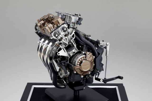 Tìm hiểu sự khác biệt giữa honda e-clutch và mv agusta scs