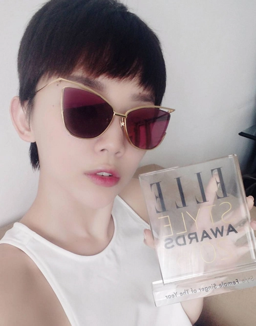 Tóc tiên một khi đã chọn kính thì không thể tầm thường được