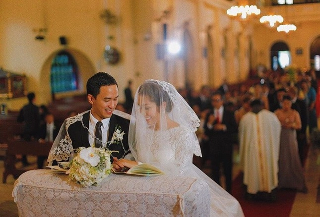 Váy cưới của hoa hậu khánh vân đụng ý tưởng với những cô dâu đình đám nào