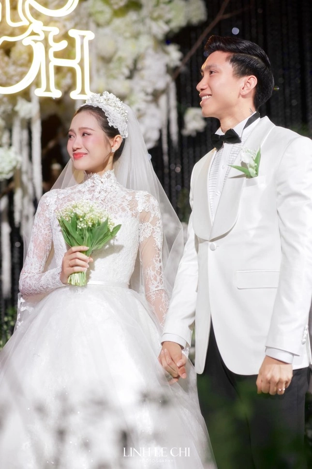 Váy cưới của hoa hậu khánh vân đụng ý tưởng với những cô dâu đình đám nào