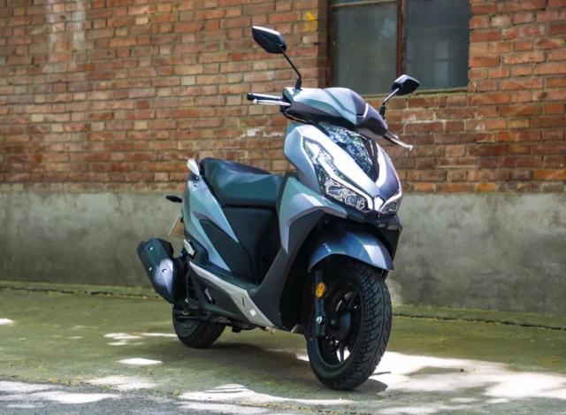 Vrs150 2025 sở hữu dàn chân ngang tầm honda sh nhưng giá chưa tới 50 triệu