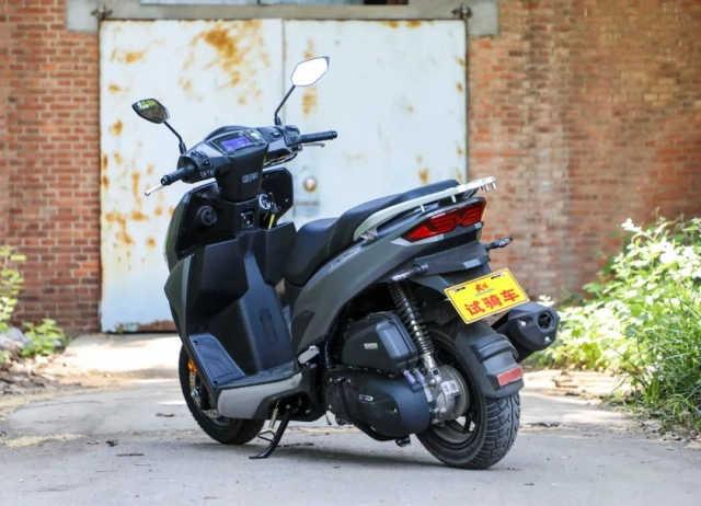 Vrs150 2025 sở hữu dàn chân ngang tầm honda sh nhưng giá chưa tới 50 triệu