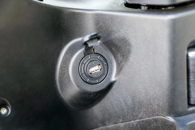 Vrs150 2025 sở hữu dàn chân ngang tầm honda sh nhưng giá chưa tới 50 triệu