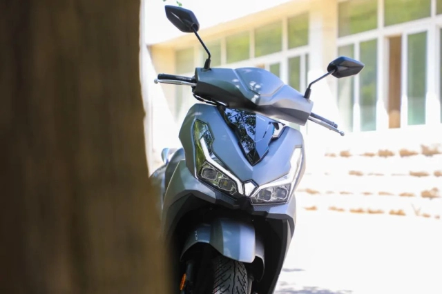 Vrs150 2025 sở hữu dàn chân ngang tầm honda sh nhưng giá chưa tới 50 triệu