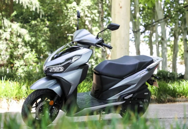Vrs150 2025 sở hữu dàn chân ngang tầm honda sh nhưng giá chưa tới 50 triệu