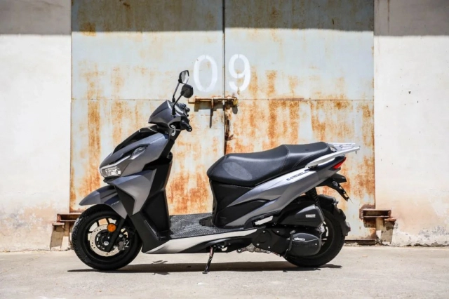 Vrs150 2025 sở hữu dàn chân ngang tầm honda sh nhưng giá chưa tới 50 triệu