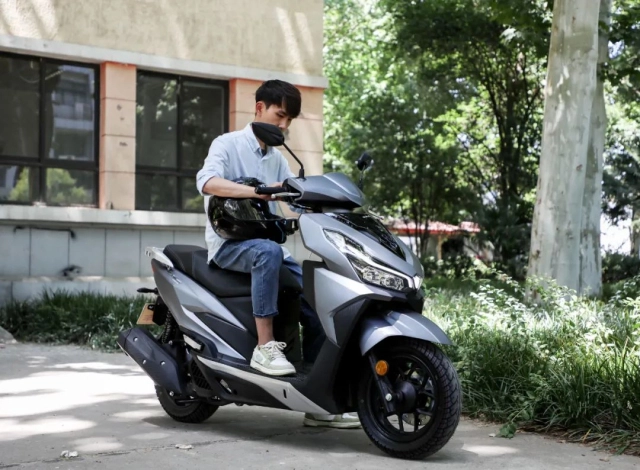 Vrs150 2025 sở hữu dàn chân ngang tầm honda sh nhưng giá chưa tới 50 triệu